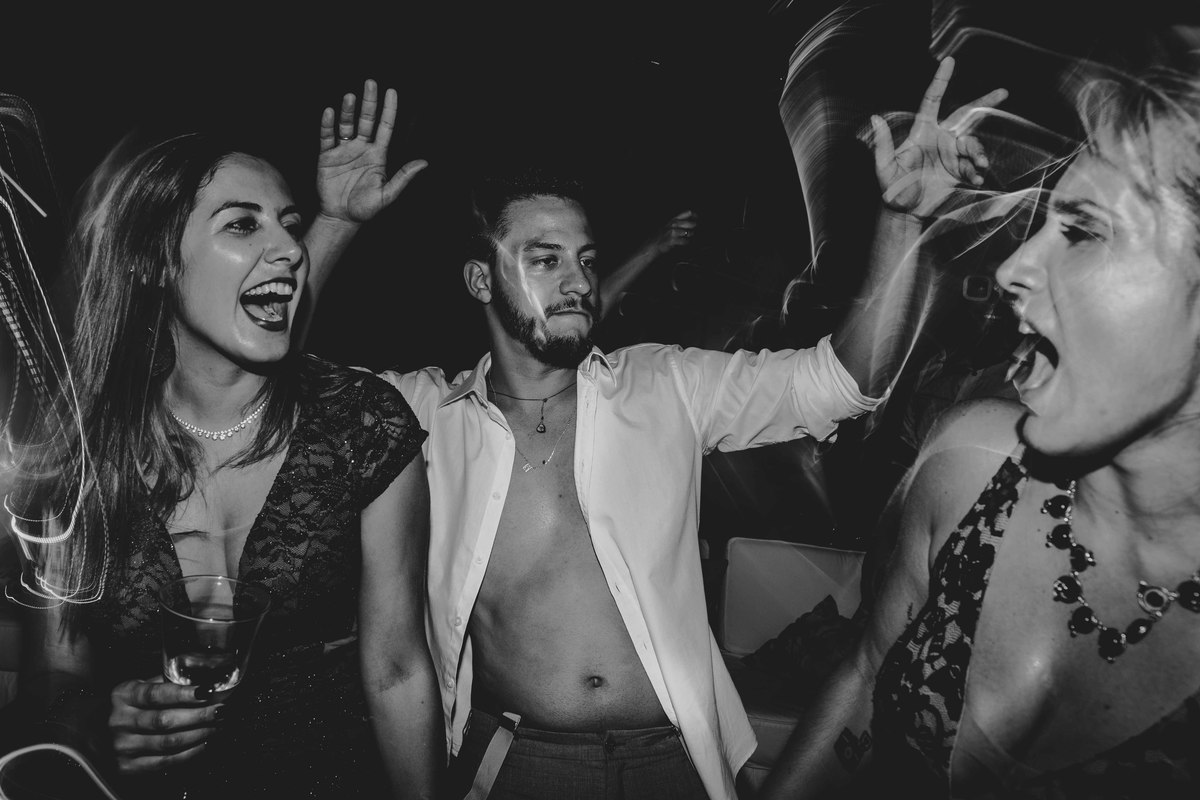 padrinho e madrinhas na balada