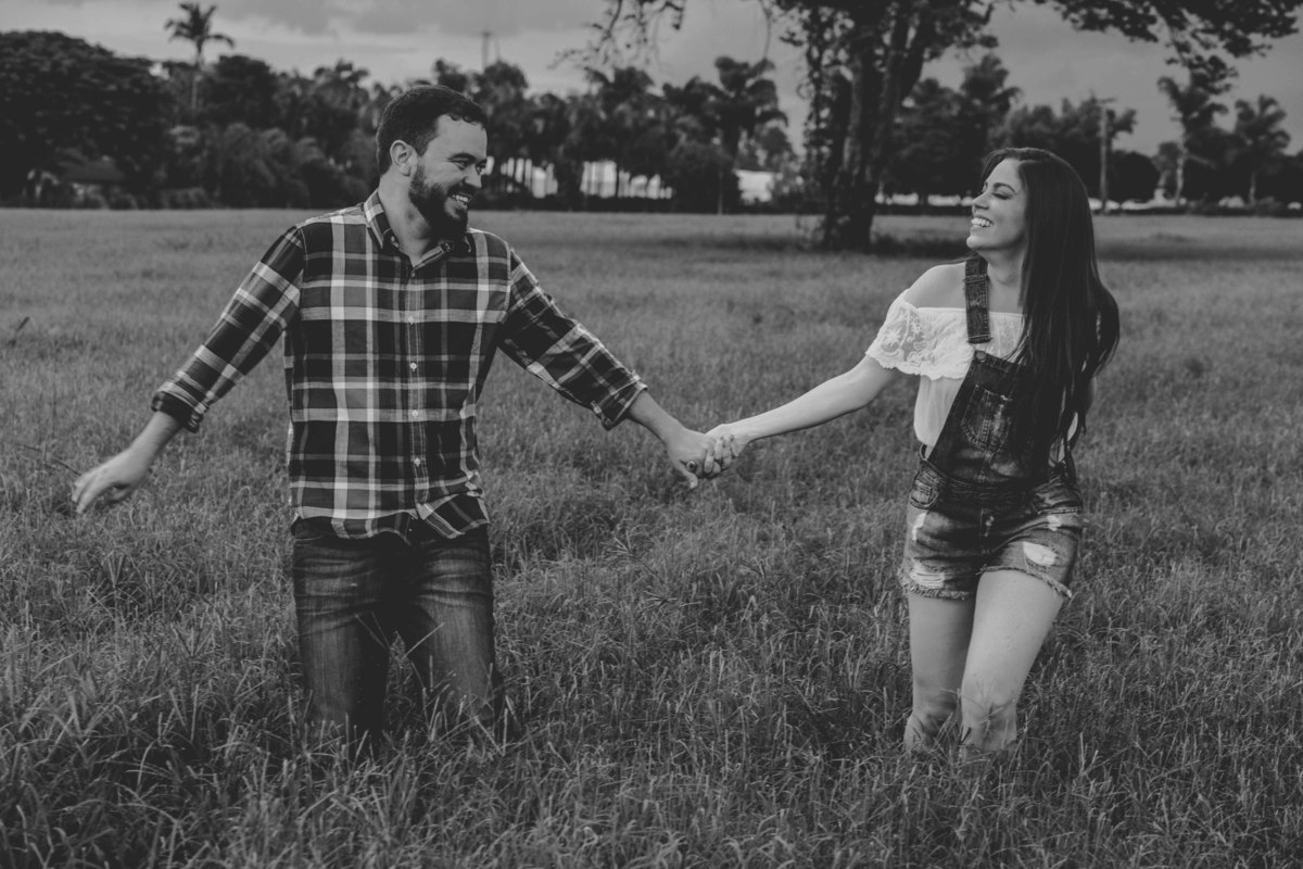 caminhando de Maos dadas