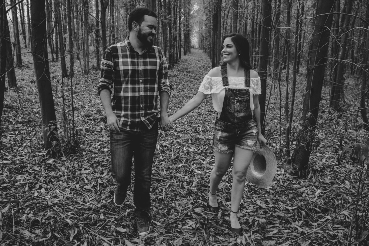 caminhando no campo românticos