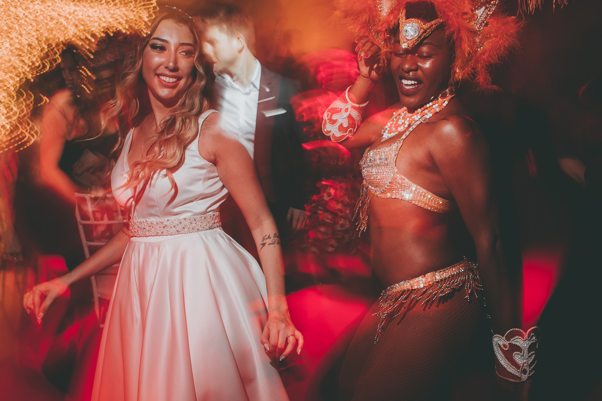 fotografia-de-casamento-victoria-gui-sao-paulo-sp-luiz-mazinho-fotografo-fotografia-documental-festa-balada-noivos-escola-de-samba