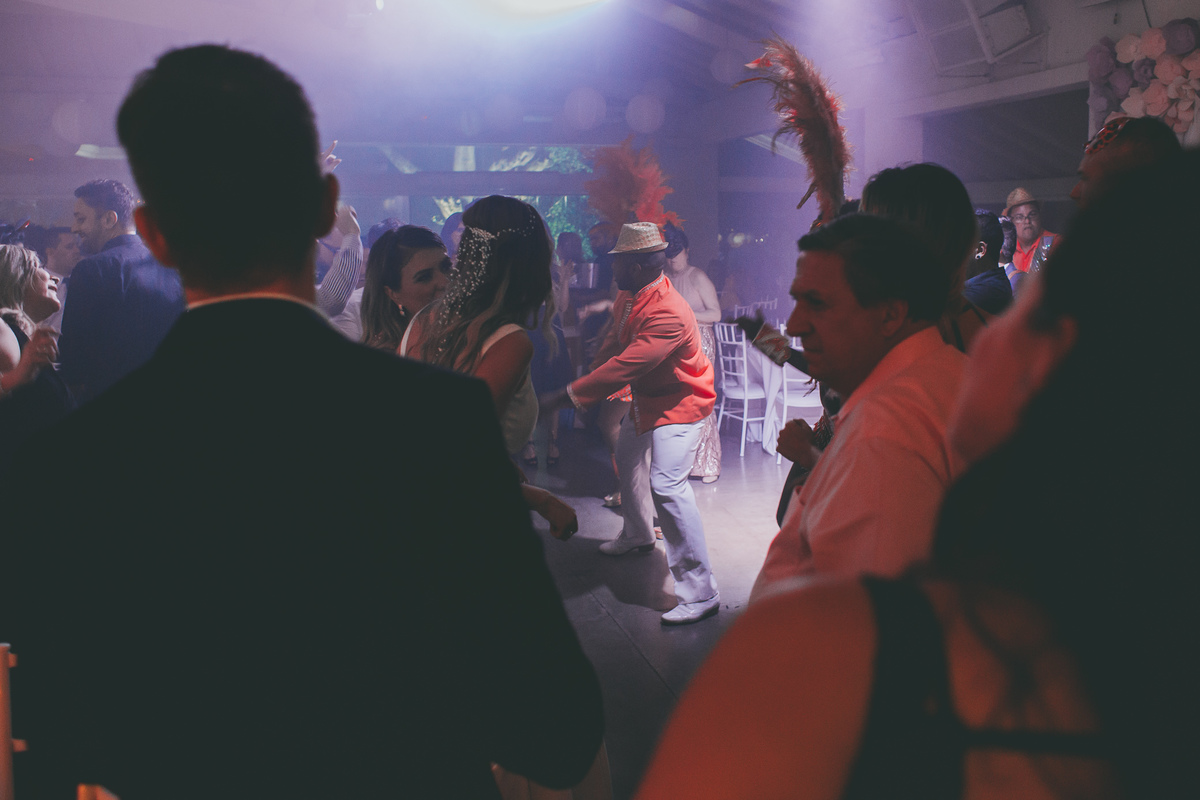 fotografia-de-casamento-victoria-gui-sao-paulo-sp-luiz-mazinho-fotografo-fotografia-documental-festa-balada-noivos