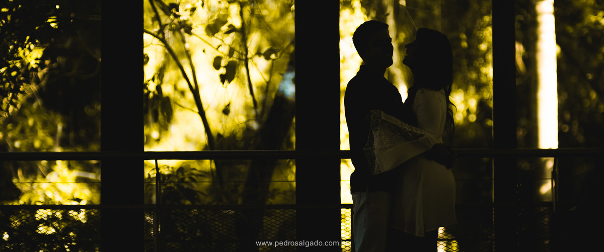 Pensa em um casal divertido, pronto, achou rsrsrs  A Jo e o Samuca são do tipo Eduardo e Monica, ele completa ela e vice-versa que nem feijão com arroz! Fizemos as fotos no Privilege, Juiz de Fora MG. Local que tem tudo haver com a hist&oacu