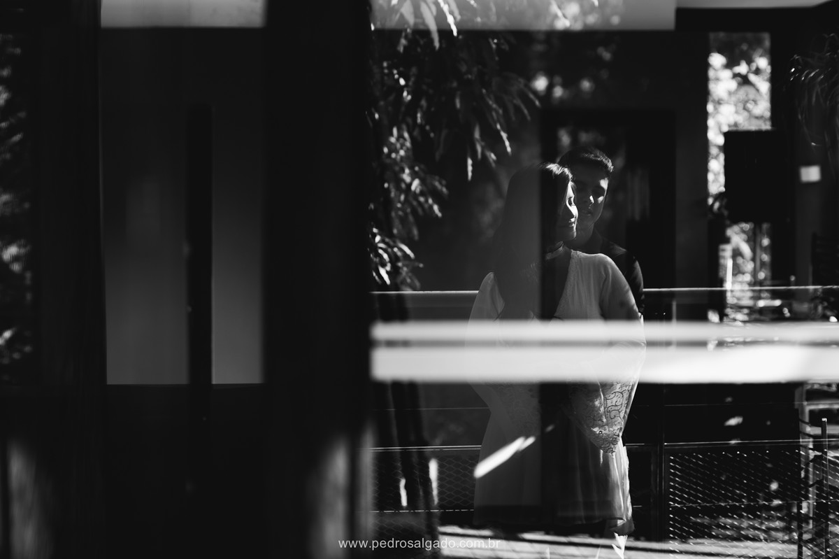 Pensa em um casal divertido, pronto, achou rsrsrs  A Jo e o Samuca são do tipo Eduardo e Monica, ele completa ela e vice-versa que nem feijão com arroz! Fizemos as fotos no Privilege, Juiz de Fora MG. Local que tem tudo haver com a hist&oacu