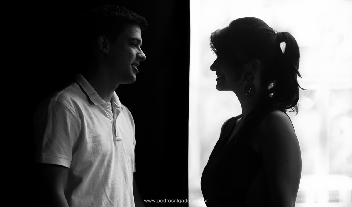 Pensa em um casal divertido, pronto, achou rsrsrs  A Jo e o Samuca são do tipo Eduardo e Monica, ele completa ela e vice-versa que nem feijão com arroz! Fizemos as fotos no Privilege, Juiz de Fora MG. Local que tem tudo haver com a hist&oacu