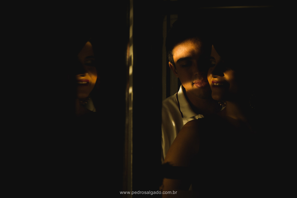 Pensa em um casal divertido, pronto, achou rsrsrs  A Jo e o Samuca são do tipo Eduardo e Monica, ele completa ela e vice-versa que nem feijão com arroz! Fizemos as fotos no Privilege, Juiz de Fora MG. Local que tem tudo haver com a hist&oacu