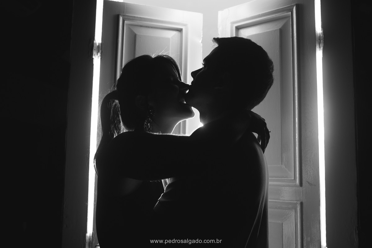 Pensa em um casal divertido, pronto, achou rsrsrs  A Jo e o Samuca são do tipo Eduardo e Monica, ele completa ela e vice-versa que nem feijão com arroz! Fizemos as fotos no Privilege, Juiz de Fora MG. Local que tem tudo haver com a hist&oacu