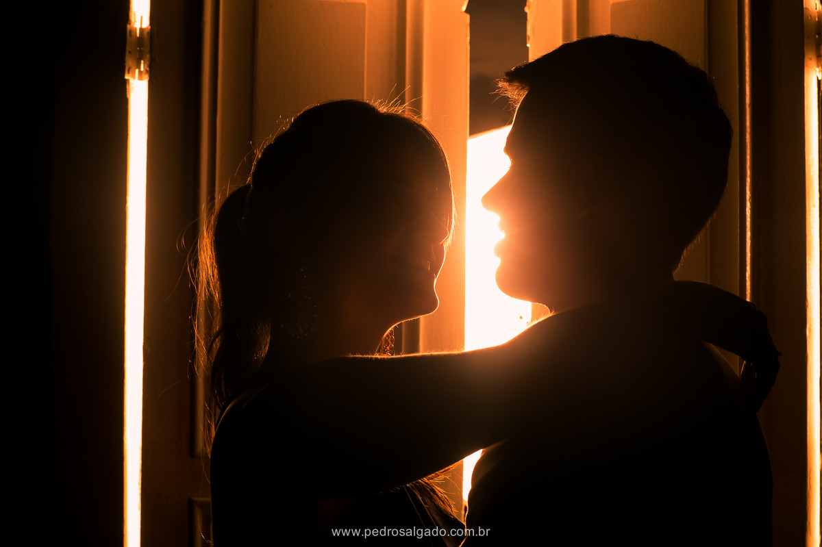 Pensa em um casal divertido, pronto, achou rsrsrs  A Jo e o Samuca são do tipo Eduardo e Monica, ele completa ela e vice-versa que nem feijão com arroz! Fizemos as fotos no Privilege, Juiz de Fora MG. Local que tem tudo haver com a hist&oacu