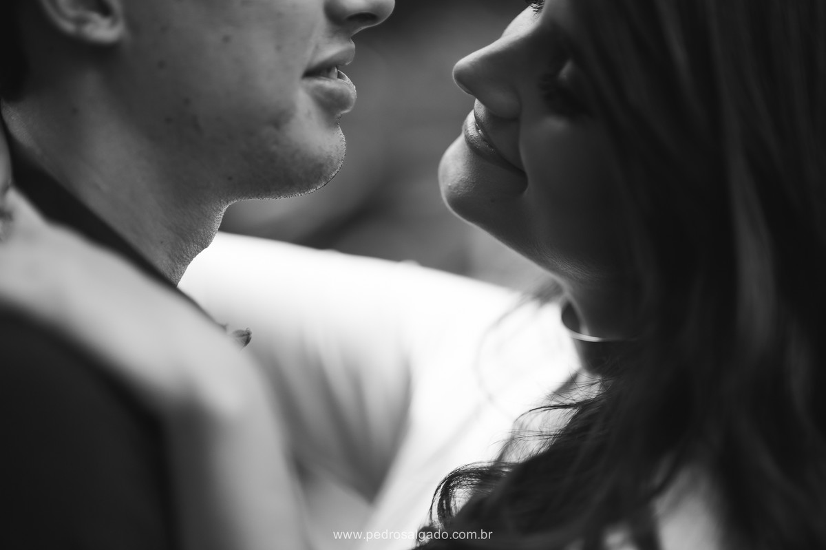 Pensa em um casal divertido, pronto, achou rsrsrs  A Jo e o Samuca são do tipo Eduardo e Monica, ele completa ela e vice-versa que nem feijão com arroz! Fizemos as fotos no Privilege, Juiz de Fora MG. Local que tem tudo haver com a hist&oacu