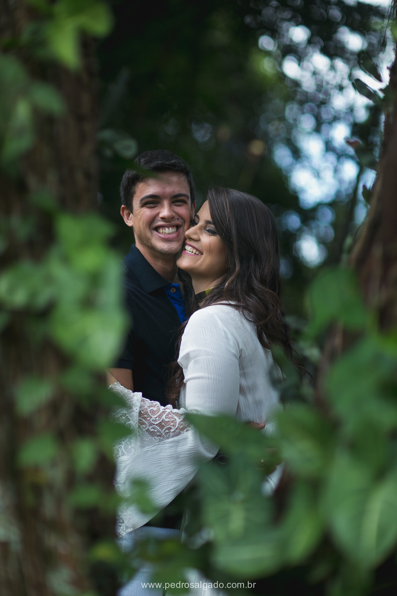 Pensa em um casal divertido, pronto, achou rsrsrs  A Jo e o Samuca são do tipo Eduardo e Monica, ele completa ela e vice-versa que nem feijão com arroz! Fizemos as fotos no Privilege, Juiz de Fora MG. Local que tem tudo haver com a hist&oacu