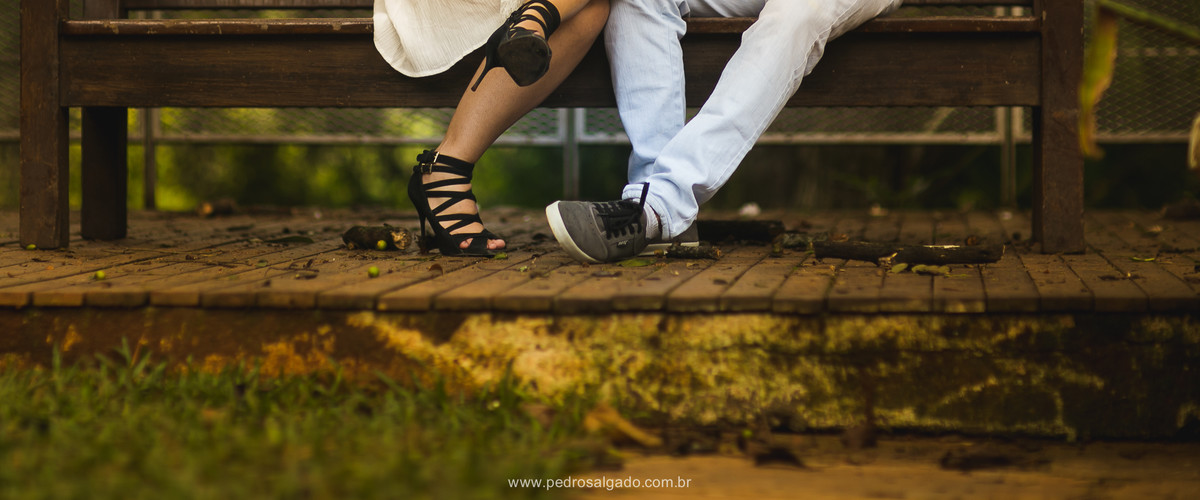 Pensa em um casal divertido, pronto, achou rsrsrs  A Jo e o Samuca são do tipo Eduardo e Monica, ele completa ela e vice-versa que nem feijão com arroz! Fizemos as fotos no Privilege, Juiz de Fora MG. Local que tem tudo haver com a hist&oacu