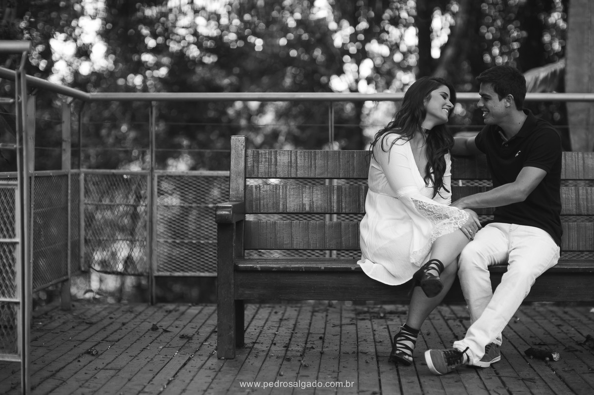 Pensa em um casal divertido, pronto, achou rsrsrs  A Jo e o Samuca são do tipo Eduardo e Monica, ele completa ela e vice-versa que nem feijão com arroz! Fizemos as fotos no Privilege, Juiz de Fora MG. Local que tem tudo haver com a hist&oacu