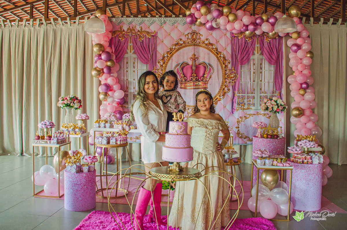 Pose para a Foto de Aniversário de 10 Anos