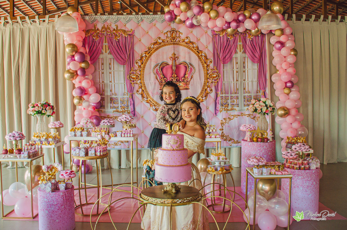 Pose para a Foto de Aniversário de 10 Anos