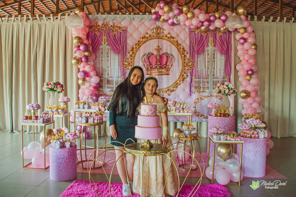 Pose para a Foto de Aniversário de 10 Anos