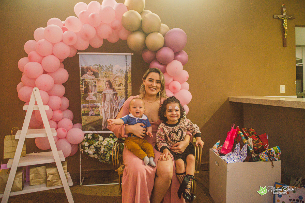 Pose para a Fotografia de Aniversário