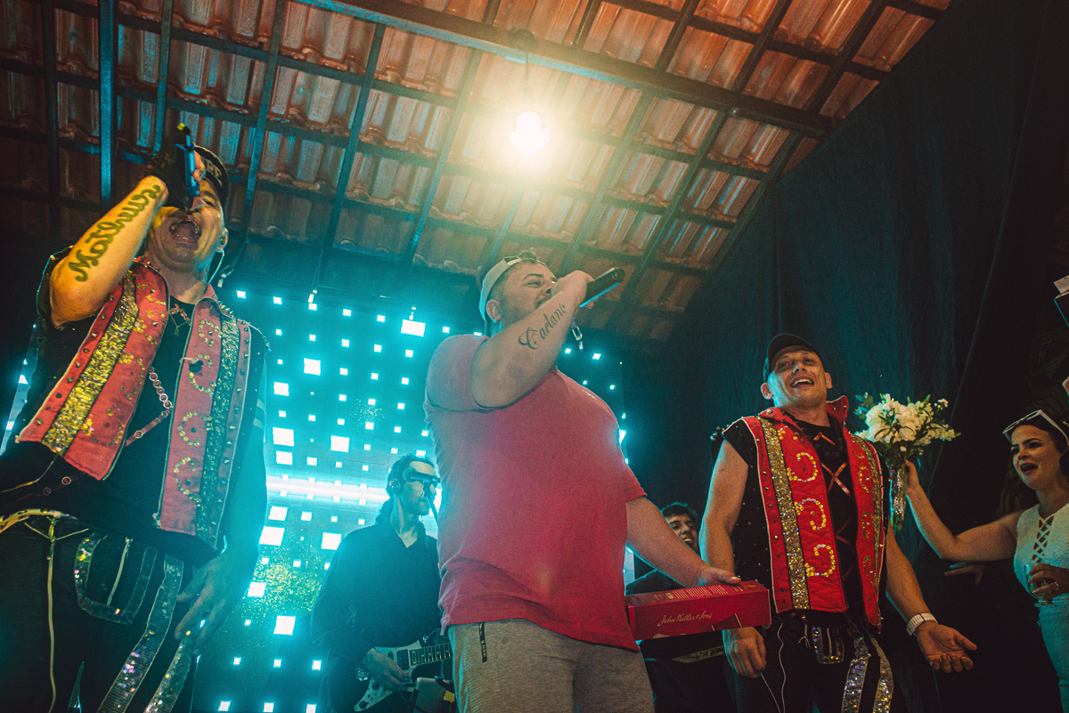 Noivo Cantando com a Banda