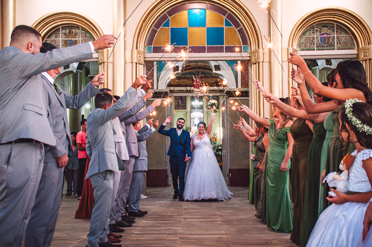 Saída dos noivos - Casamento Willian e Aline - Cipotânea - MG
