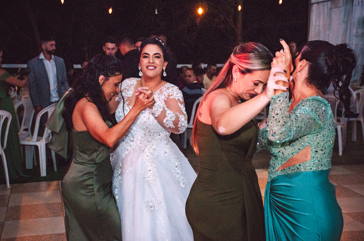 Festa de casamento - Casamento Willian e Aline - Cipotânea - MG