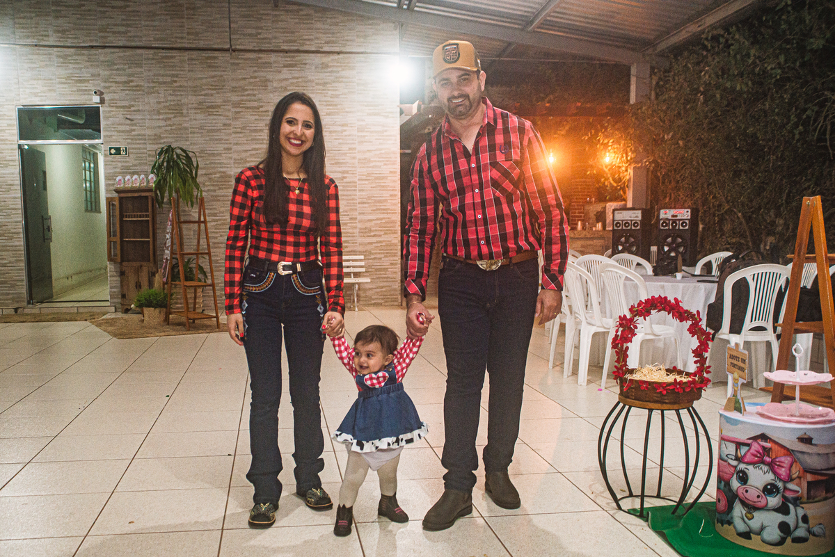 caminhando pelo salão de festas