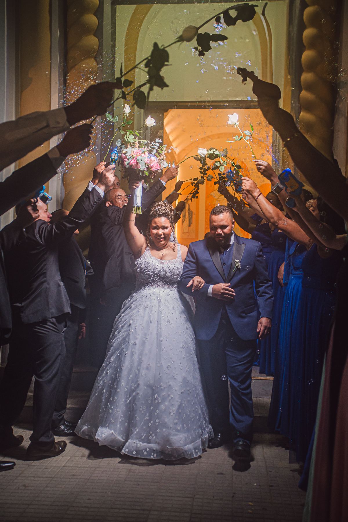 Saído dos noivos com rosas