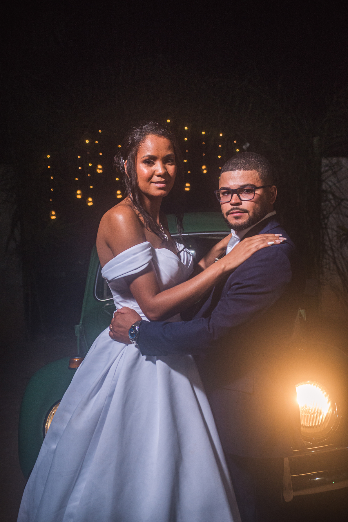 Pose do casal no fusca verde em Minas Gerais 