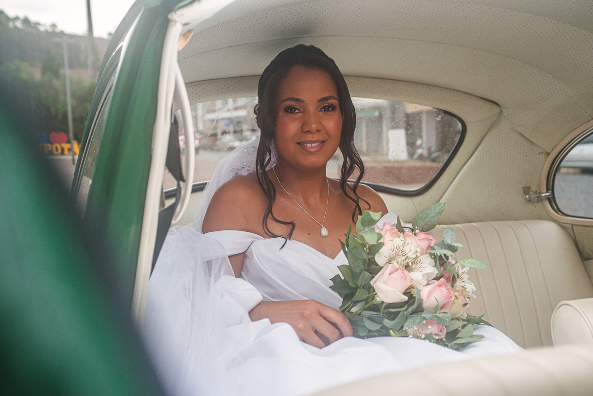 Noiva no fusca verde