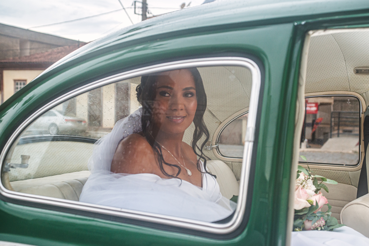 Pose da Noiva no fusca verde