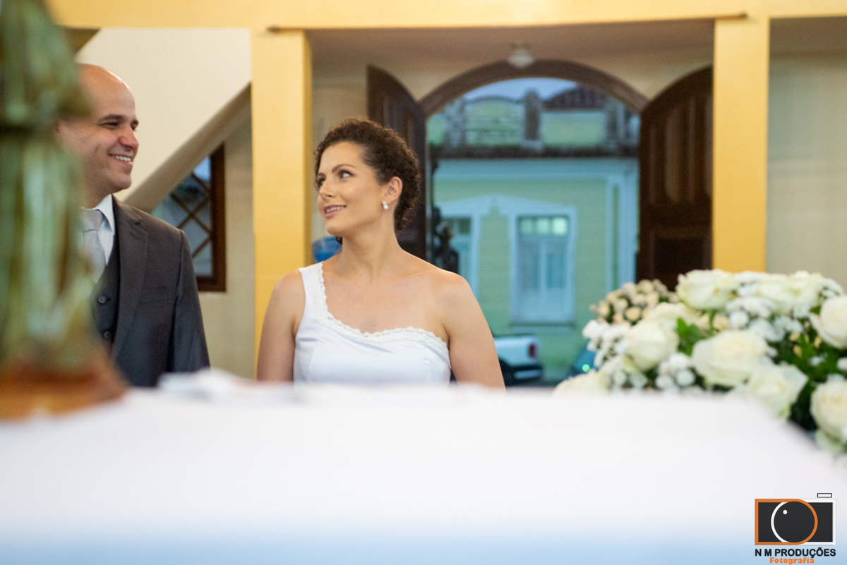 cacilda e júnior noivos destraidos sorrindo