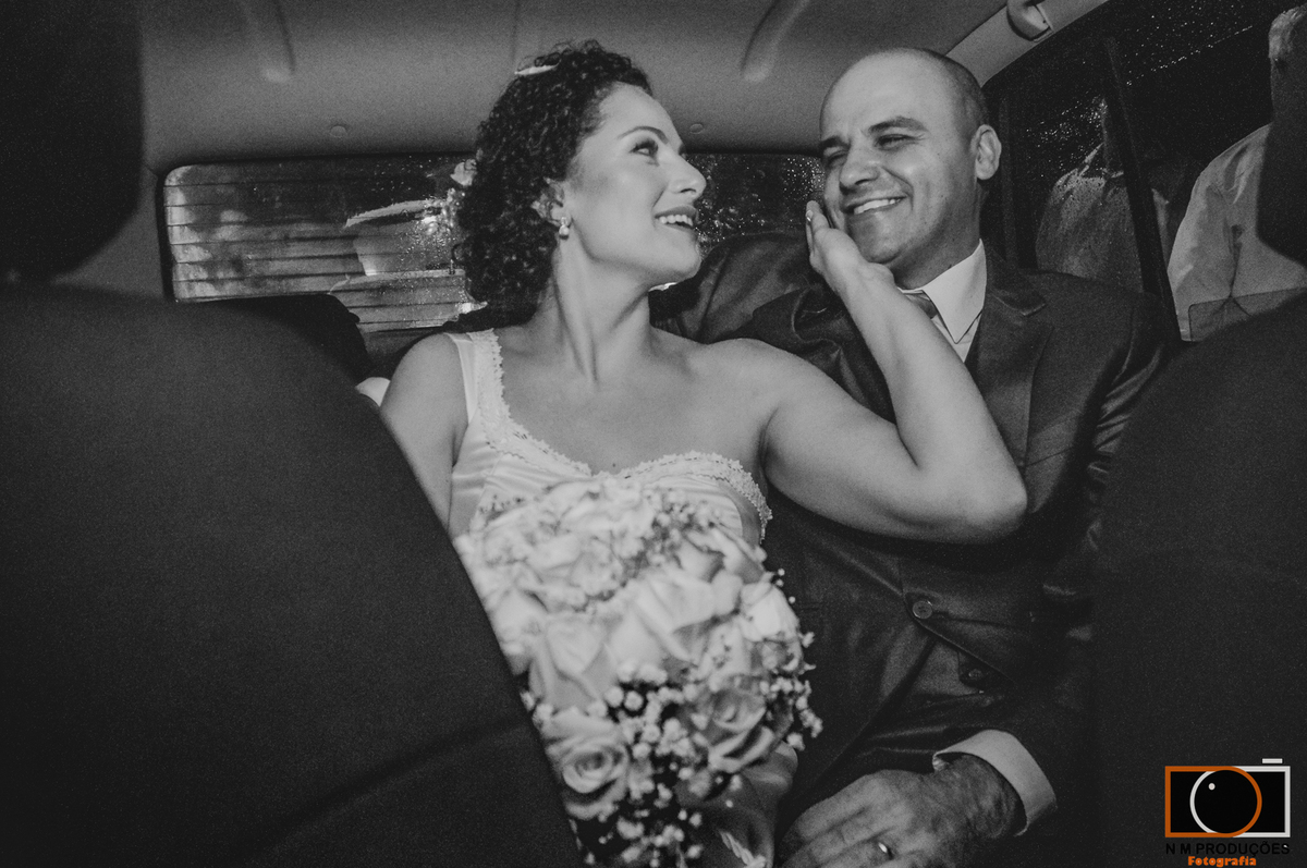 cacilda e júnior noivos no carro