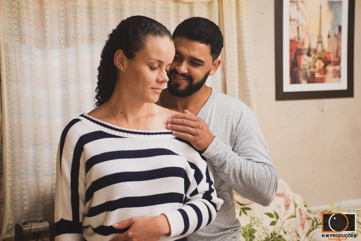 Casal Marina e Welington tocando no ombro