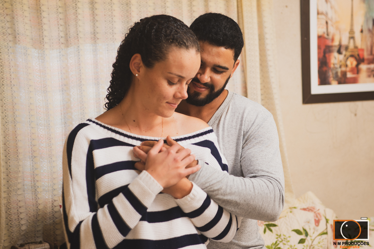 Casal Marina e Welington segurando as mãos