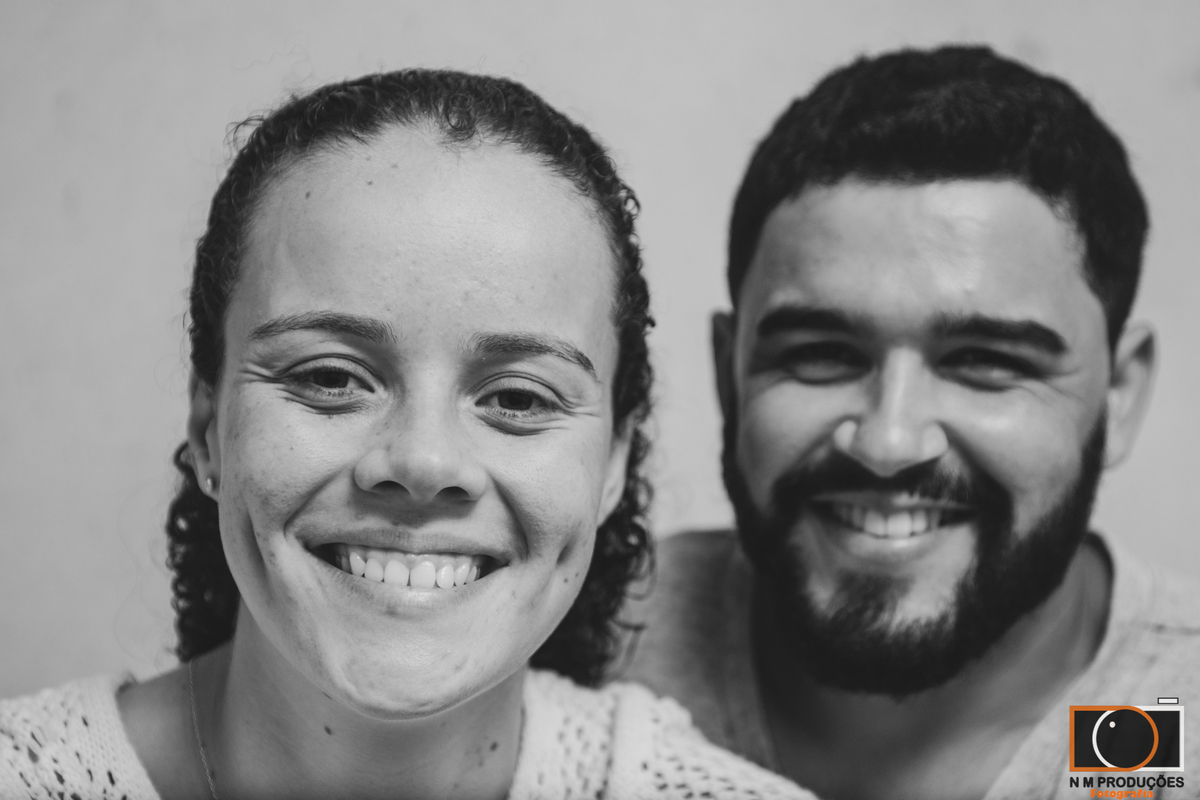 Casal Marina e Welington rostos sorrindo ela 