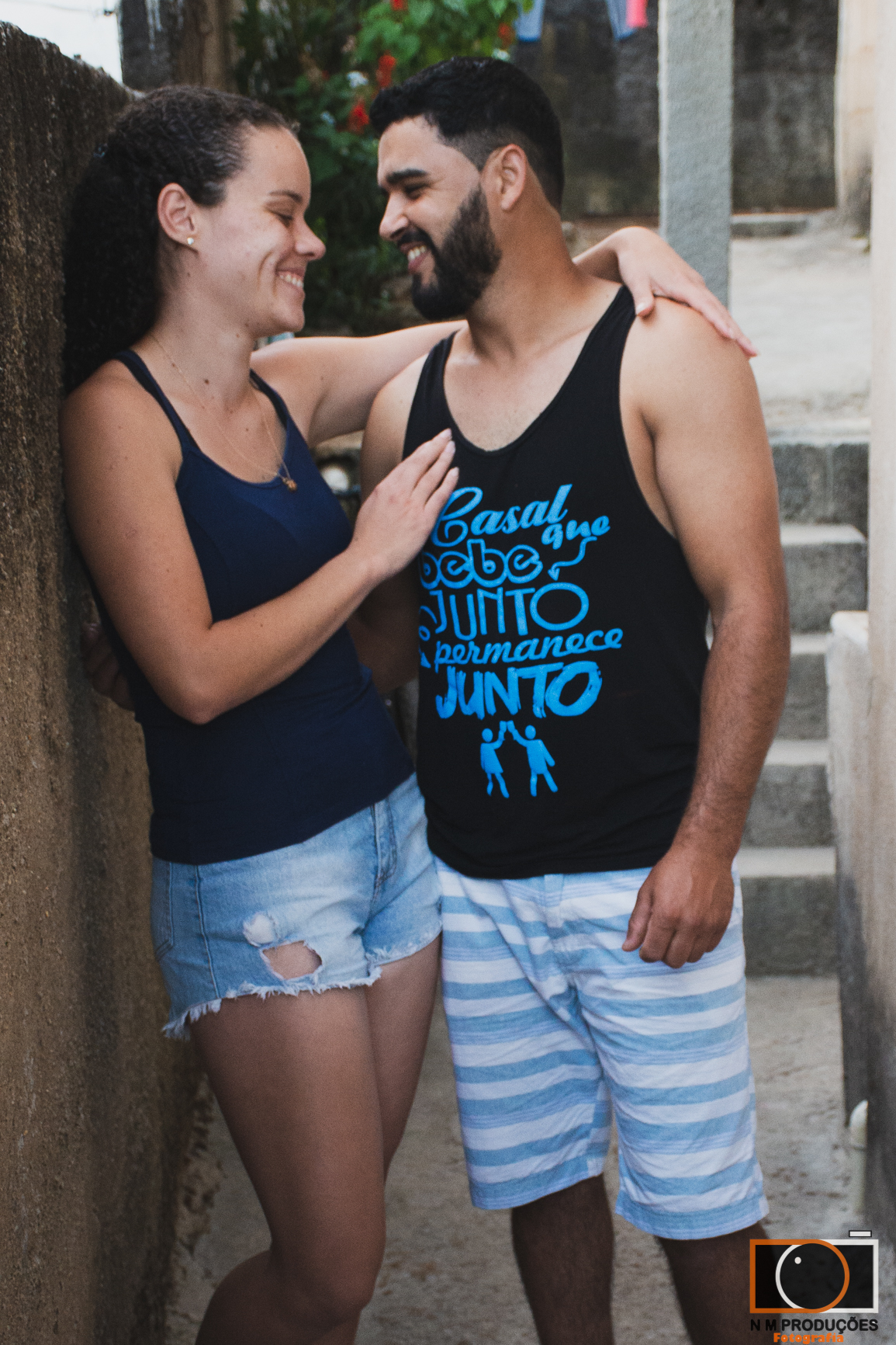 Casal Marina e Welington abraçados