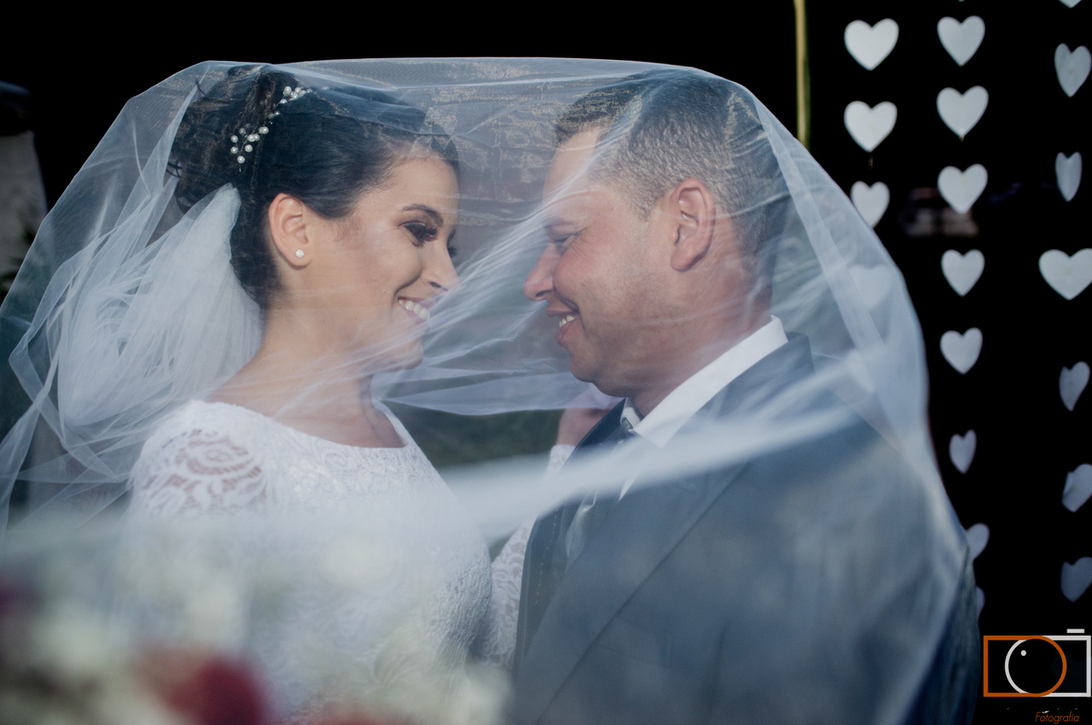 Casamento de Caroline e Adilson debaixo do véu