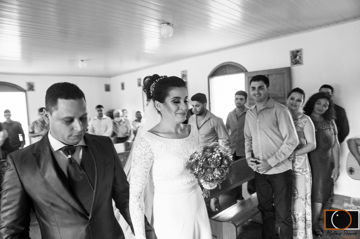 Casamento de Caroline e Adilson encontro dos noivos rumo ao altar