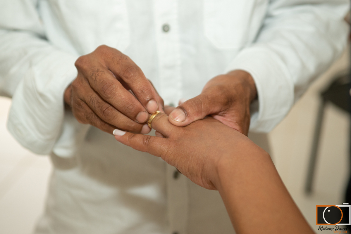 Casamento civil de Fabiola e Rodrigo alianças