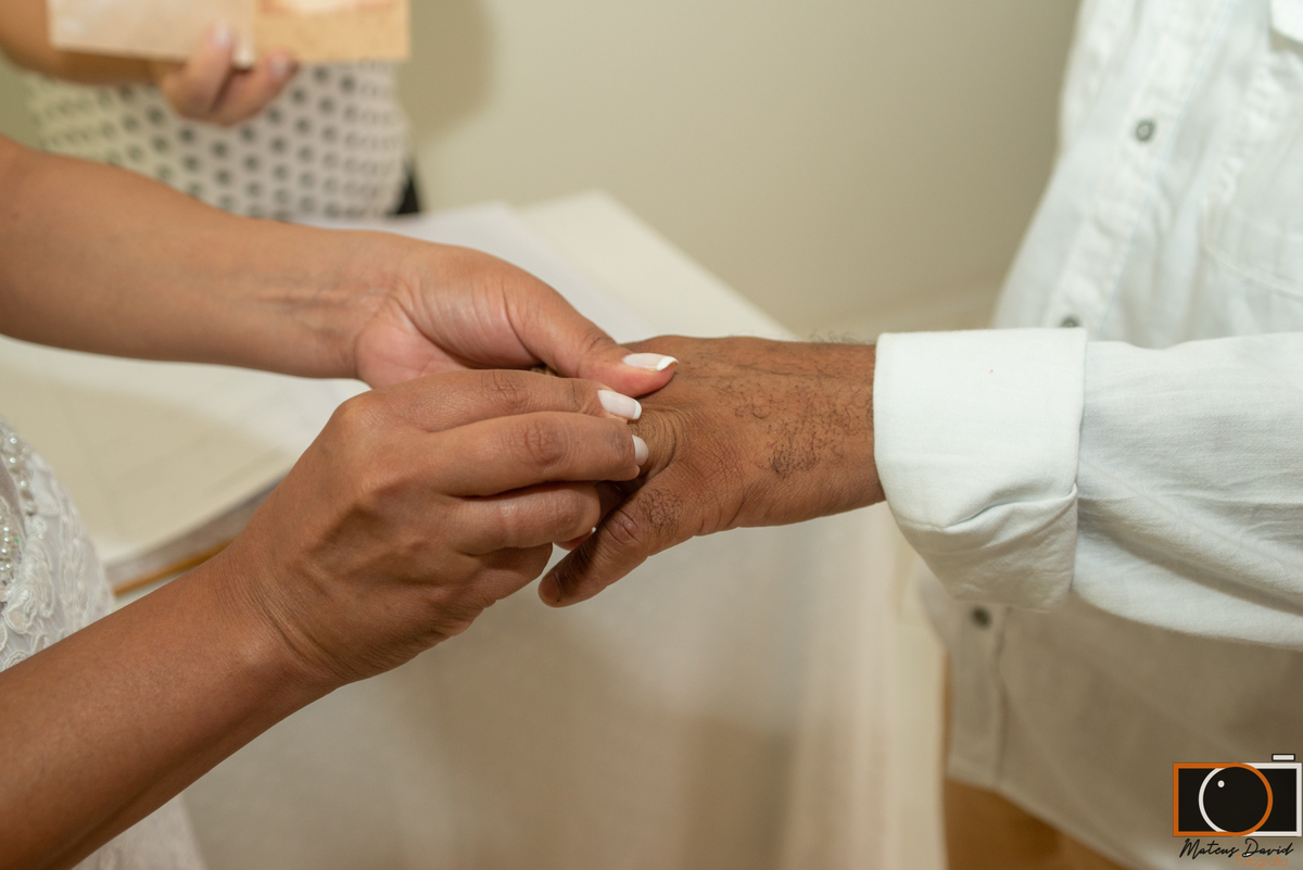 Casamento civil de Fabiola e Rodrigo alianças
