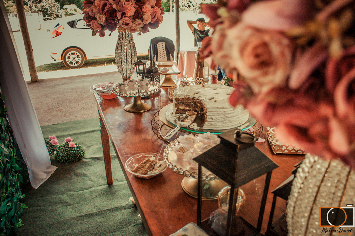 Diego e Fátima casamento bolo na mesa