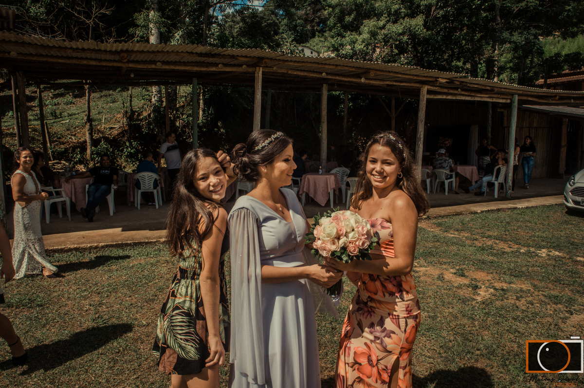 Diego e Fátima casamento jogada do buquê da noiva mãos da irmã