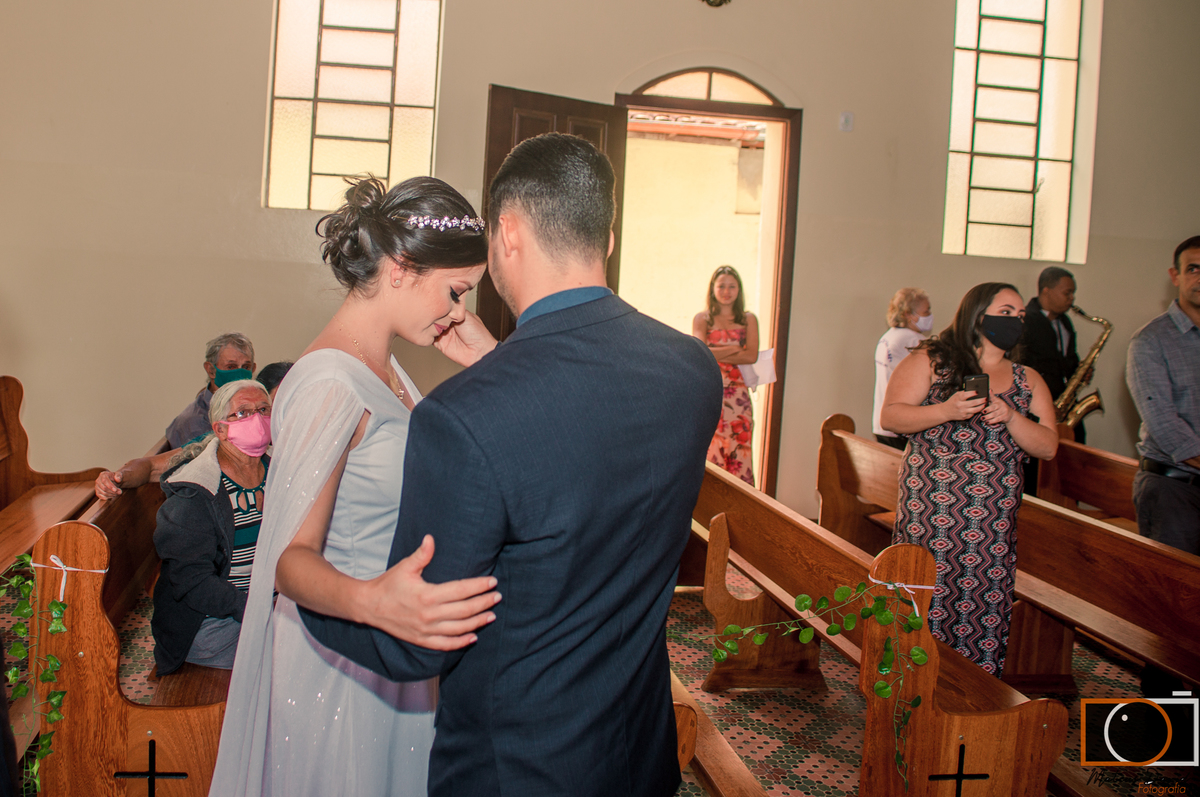 Diego e Fátima casamento Diego faz carinho em Fátima