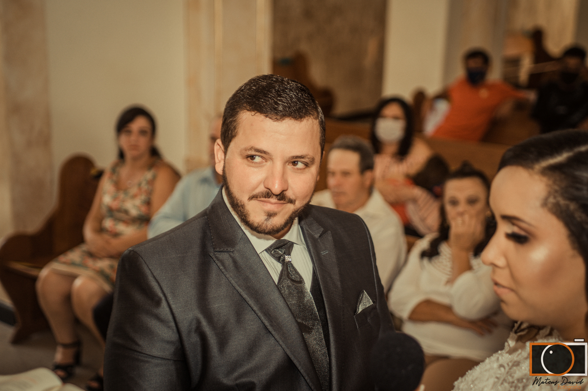 Casamento Magaiver e Felícia olhar do noivo