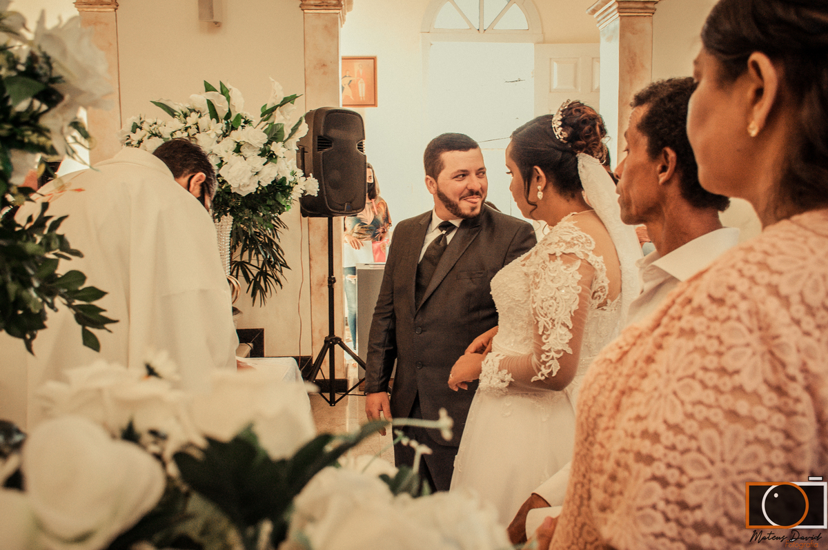 Casamento Magaiver e Felícia noivo brincando com convidado acabou...