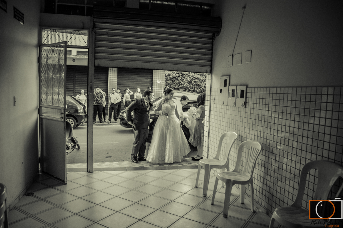 Casamento Magaiver e Felícia entrada dos noivos no salão de festa