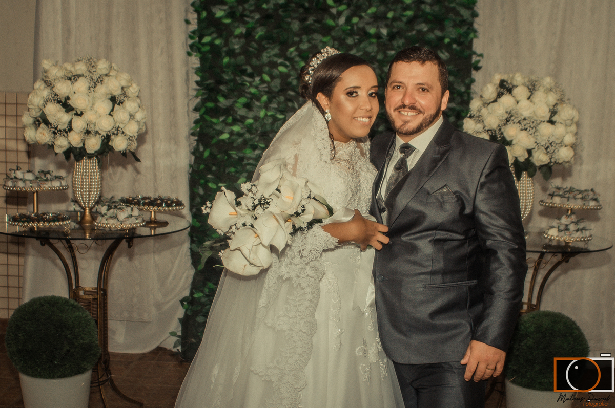 Casamento Magaiver e Felícia pose dos noivos