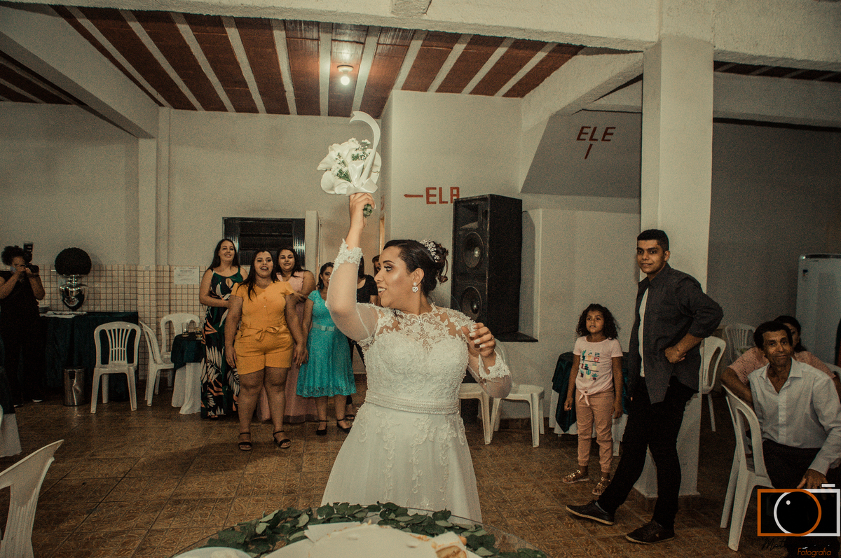 Casamento Magaiver e Felícia jogada de buque