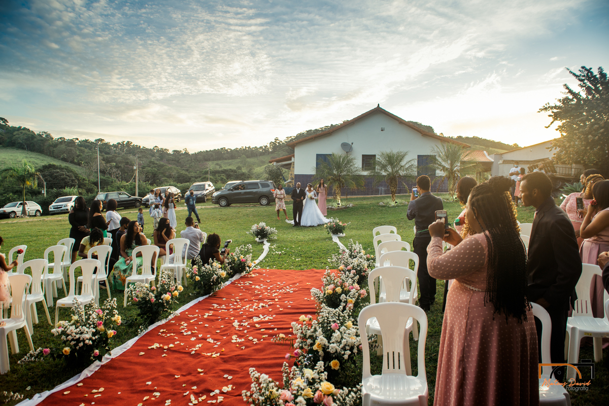 casamento intimista Lucas e Querem Barbacena MG noiva rumo ao altar