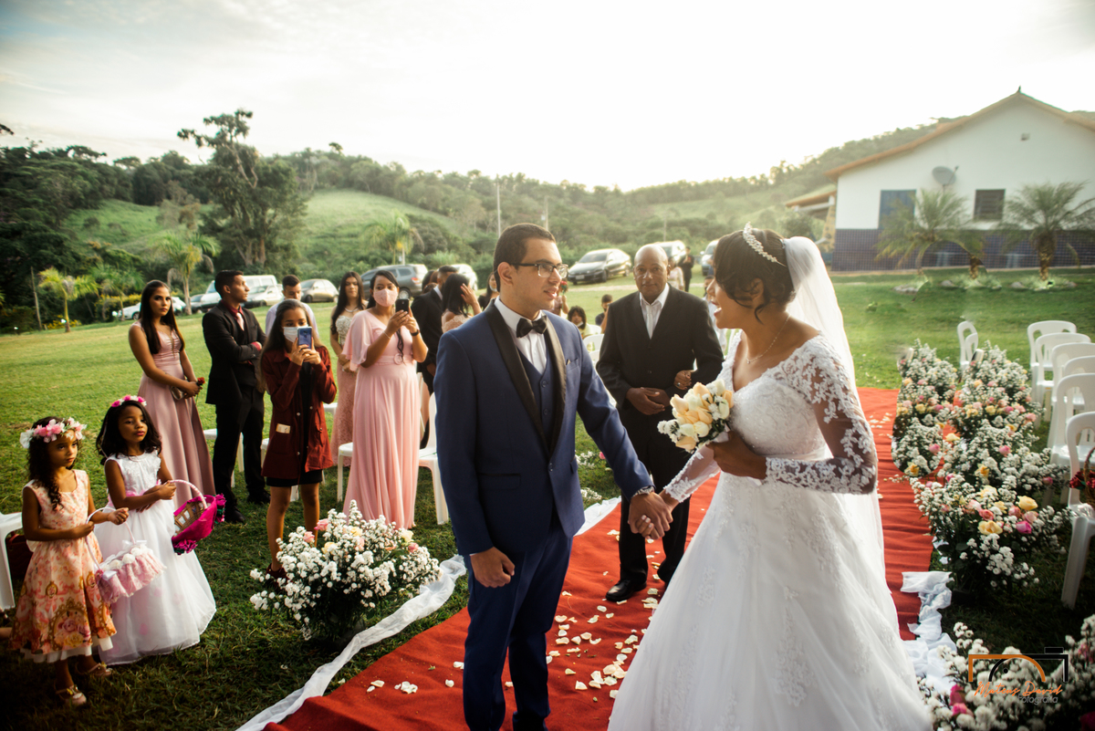 casamento intimista Lucas e Querem Barbacena MG noiva cantando para o noivo
