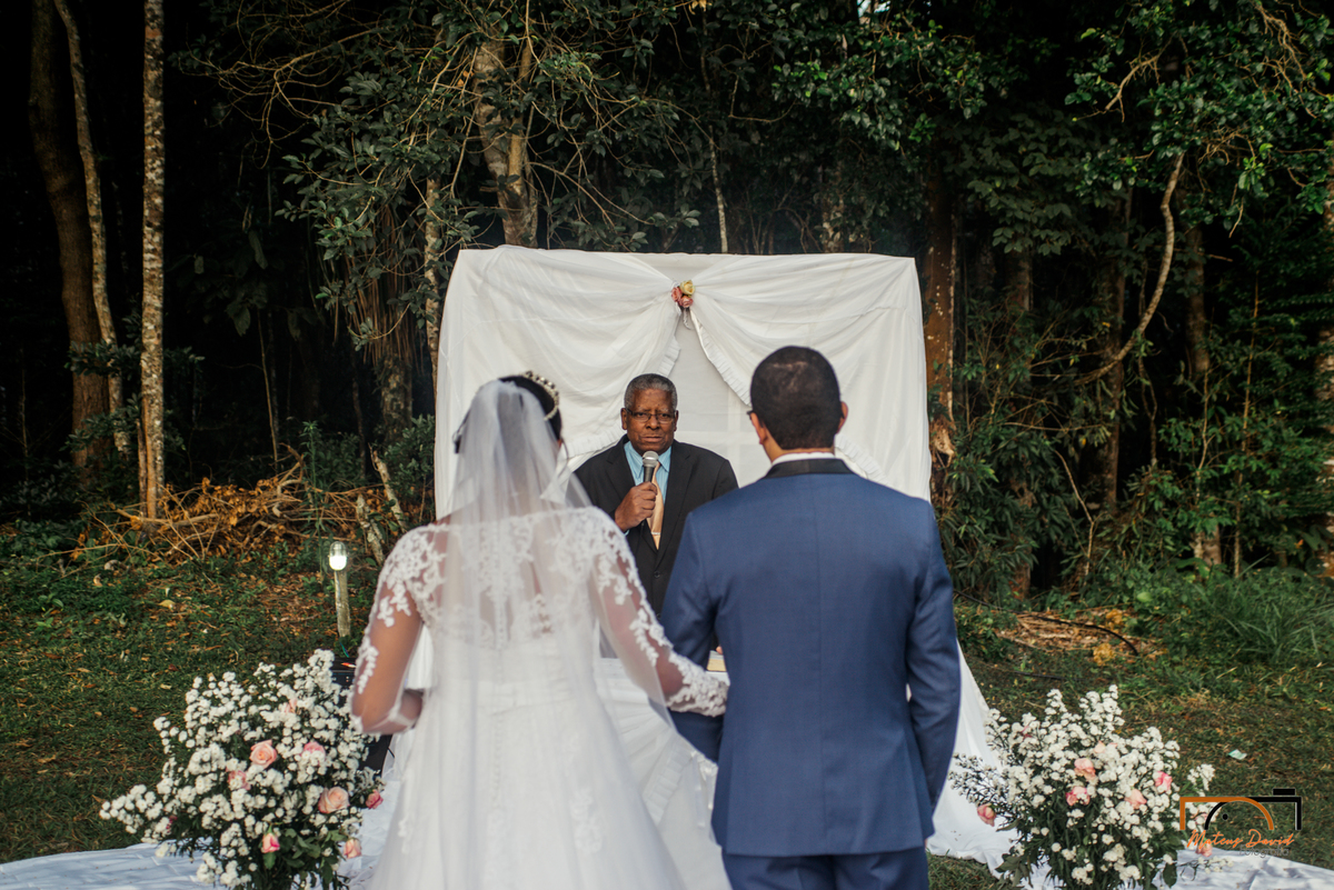 casamento intimista Lucas e Querem Barbacena MG avô celebrando