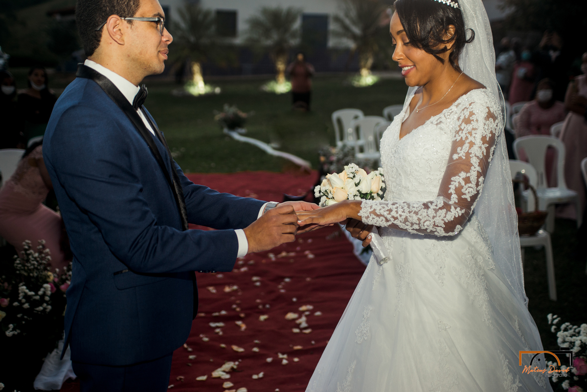 casamento intimista Lucas e Querem Barbacena MG alianças