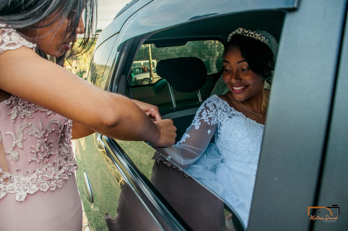 casamento intimista Lucas e Querem Barbacena MG chegada da noiva